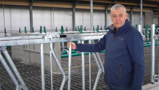 VIDEO: Optimale efficiëntie en veiligheid in jouw stal met dít koeien voerhek!