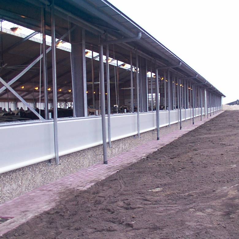 Curtain systems for climate control in barns